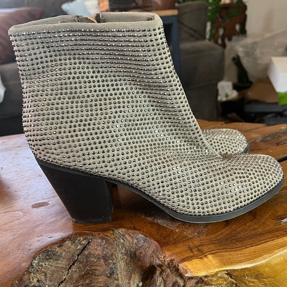 Juicy Couture Avora Taupe Rhinestone Ankle Booties Women’s Size 8